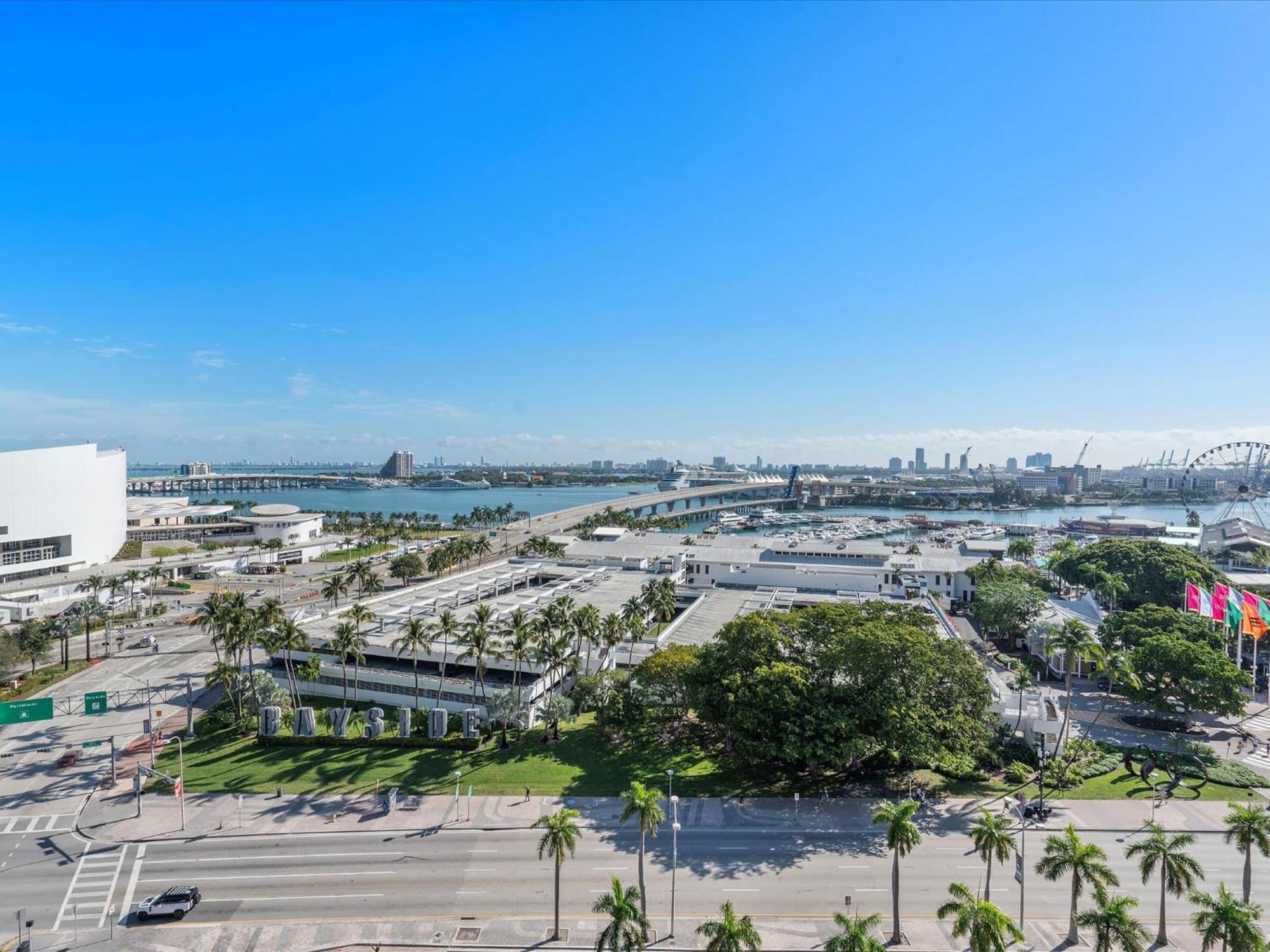 Mvr - Vip Pool Deck & Rooftop Lounge Access * Miami